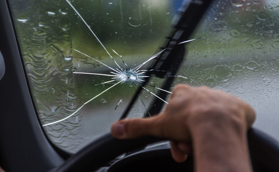 Como acionar o seguro para vidro ou para-brisa quebrado?